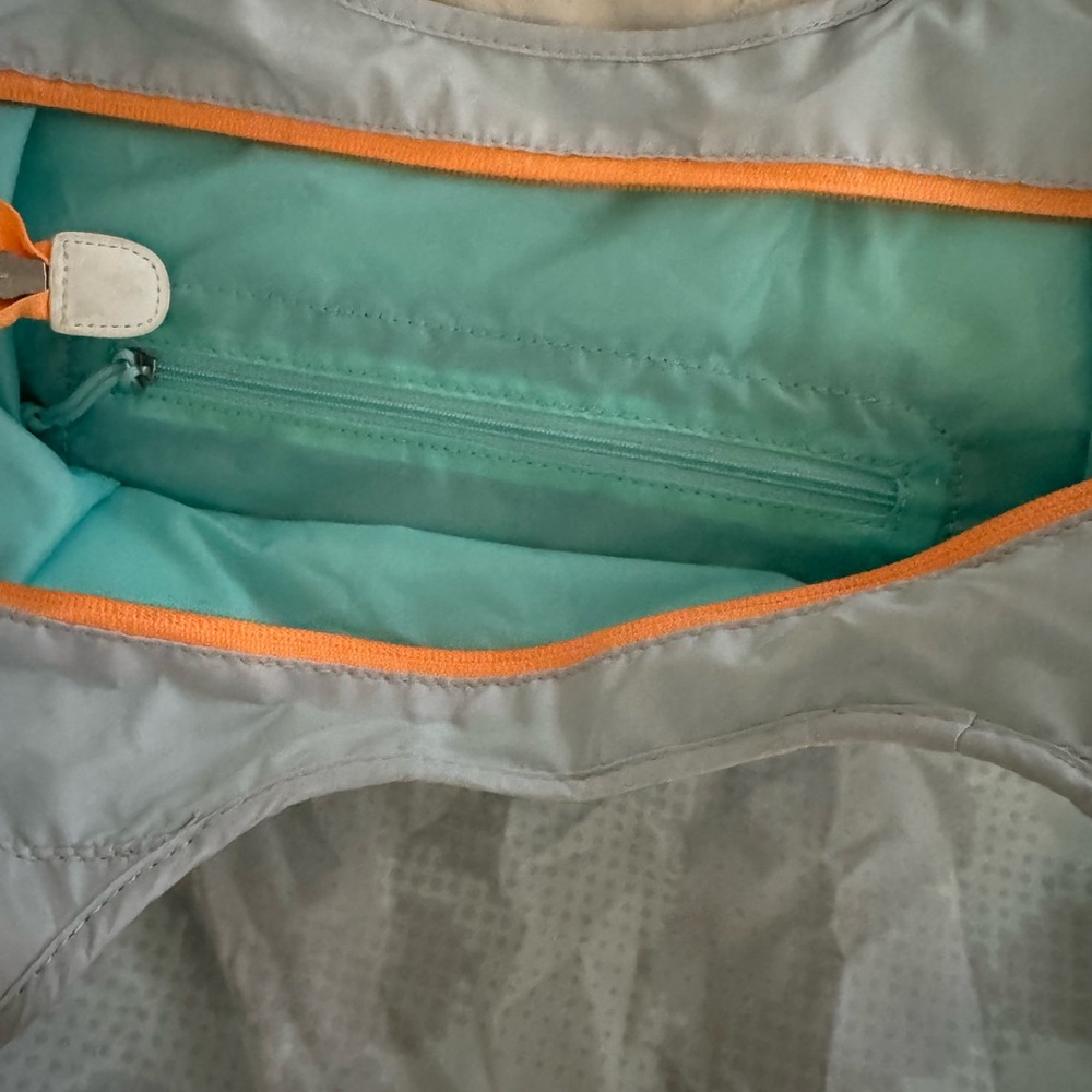 Nike Active Women's Gym Large Club Shoulder Bag. - Picture 3 of 6